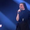 Soeur Cristina Scuccia chante son single lors de la finale de "The Voice of Italy"