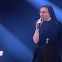 Soeur Cristina Scuccia chante son single lors de la finale de "The Voice of Italy"