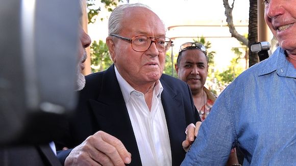 Visite de Jean-Marie Le Pen à Nice : une journaliste jetée au sol, une autre heurtée