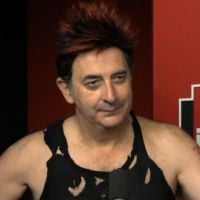 France Inter : François Morel se déguise en punk à chien devant Manuel Valls