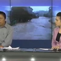 Surpris par un appel, un journaliste vietnamien jette son téléphone en direct