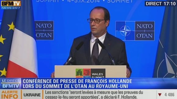 François Hollande réagit au livre de Valérie Trierweiler : "Il faut respecter la fonction présidentielle"