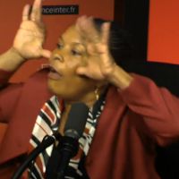 Quand Christiane Taubira oublie qu'elle est filmée à la radio !