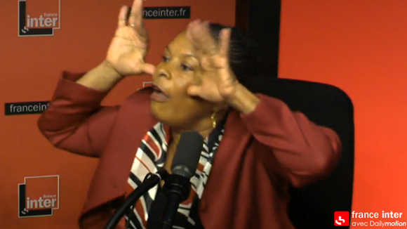 Quand Christiane Taubira oublie qu'elle est filmée à la radio !