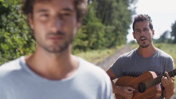 Clip : Fréro Delavega ("The Voice") de retour dans "Mon petit pays"