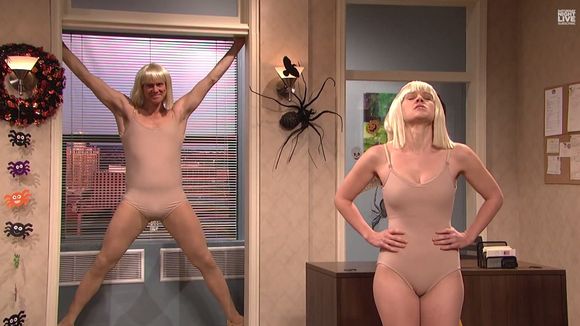 "Saturday Night Live" : Jim Carrey frappe fort avec une parodie du clip "Chandelier" de Sia