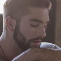 Clip : Kendji Girac ex-amoureux dans "Elle m'a aimé"