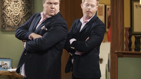 "Modern Family" : Jesse Tyler Ferguson répond aux critiques sur le couple gay de la série