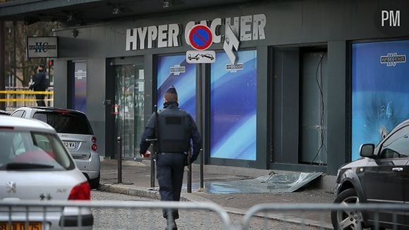 La supérette victime de l'attaque de vendredi dernier, photographiée le lendemain