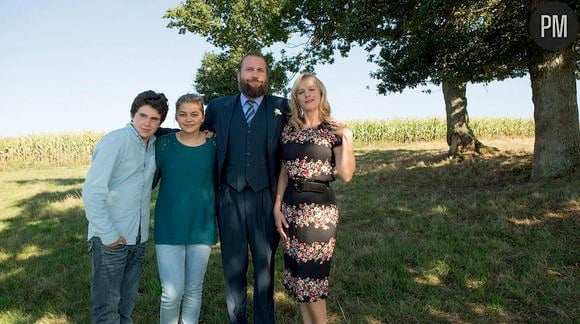 François Damiens, Karin Viard, Louane Emera et Luca Gelberg dans "La Famille Bélier"