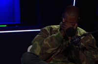 Kanye West en larmes à la radio britannique