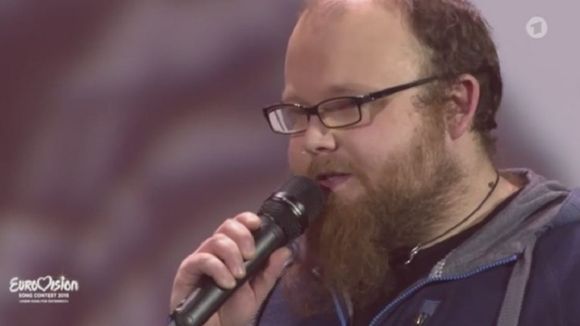 Eurovision 2015 : Le candidat de l'Allemagne se désiste en direct sous les huées du public