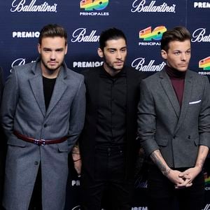 Zayn Malik (au centre) quitte One Direction