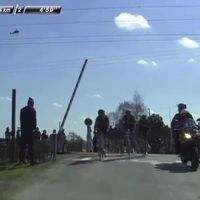 Paris-Roubaix : Les cyclistes forcent un passage à niveau, la SNCF porte plainte