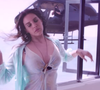 Lana Del Rey dénonce la presse people dans le clip de "High By the Beach"