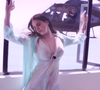 Lana Del Rey dénonce la presse people dans le clip de "High By the Beach"