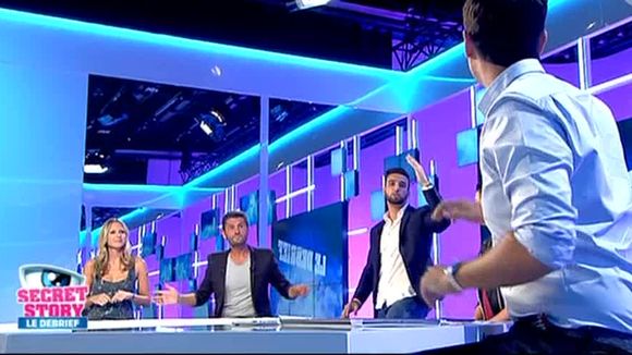 "Secret Story" : Aymeric quitte le plateau du "Débrief" après un accrochage avec Leïla