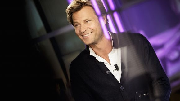 Laurent Delahousse dit "merci" à Claire Chazal