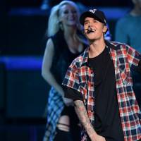 NRJ Music Awards 2015 : Justin Bieber arrive en retard sur scène