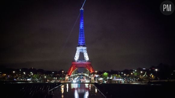 La Tour Eiffel aux couleurs du drapeau français