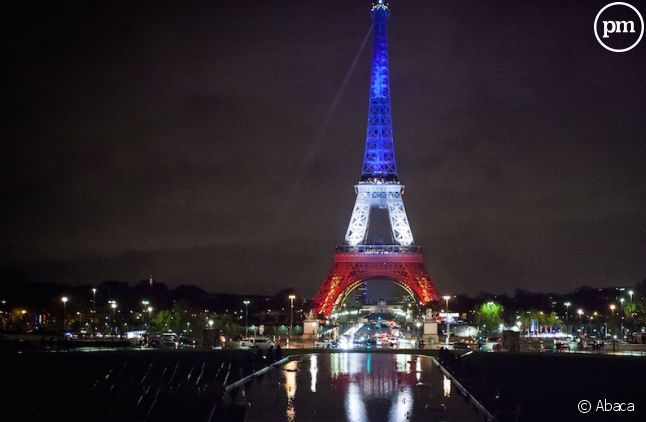La Tour Eiffel aux couleurs du drapeau français