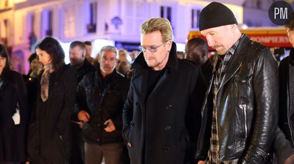 Bono et The Edge (U2) ont déposé des fleurs devant le Bataclan