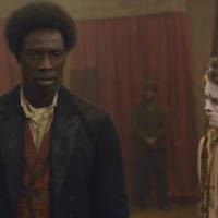 Bande-annonce : Omar Sy devient le clown "Chocolat" dans le nouveau film de Roschdy Zem