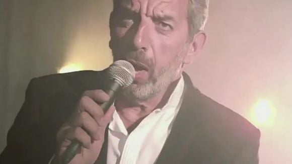 Michel Cymes célèbre son départ du "Magazine de la santé" en chansons