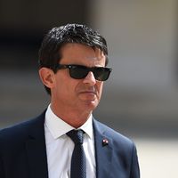 Manuel Valls attaque "Paris Match" pour "atteinte à la vie privée"