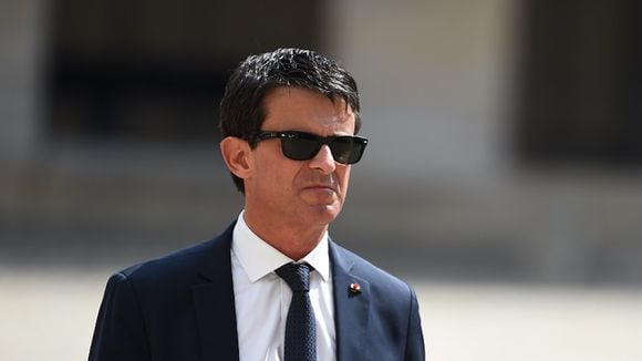 Manuel Valls attaque "Paris Match" pour "atteinte à la vie privée"