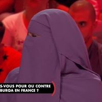 "Balance ton post" : Karim Zeribi très agacé face à une femme en burqa