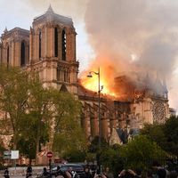 Incendie à Notre-Dame de Paris : Les chaînes bouleversent leur programmation (MAJ)