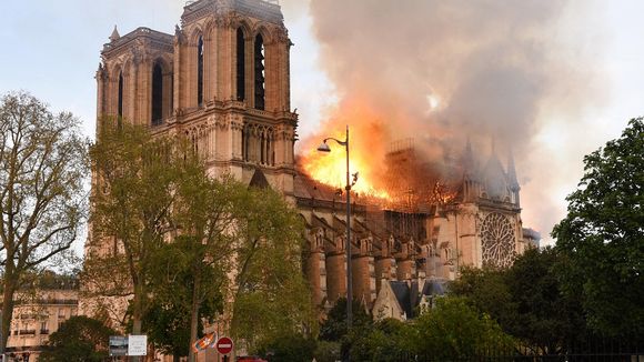 Incendie à Notre-Dame de Paris : Les chaînes bouleversent leur programmation (MAJ)