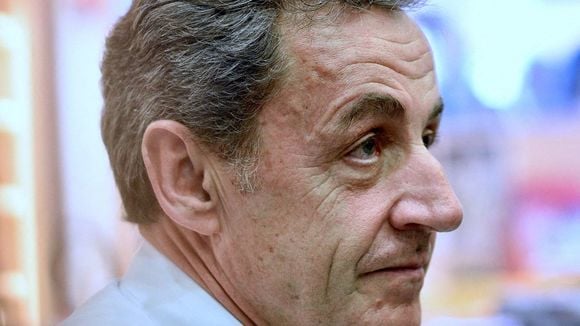 Une de "Paris Match" sur Nicolas Sarkozy : L'hebdomadaire nie avoir retouché la photo pour le faire paraître plus grand