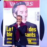 "Ne l'achetez pas" : Yann Barthès répond à la Une de "Valeurs actuelles" dans "Quotidien" (MAJ)