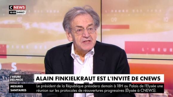 "Ca a commencé ?!" : Alain Finkielkraut se croit hors antenne face à Pascal Praud sur CNews