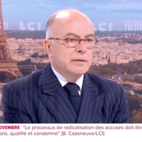 Bernard Cazeneuve dénonce le "niveau effondré" du débat et "le vacarme" des plateaux télés