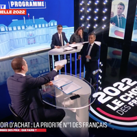 "Vous faites le spectacle !" : Gérald Darmanin se lève en plein débat sur BFMTV, Jordan Bardella agacé