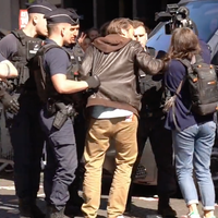 Manifestation devant l'AG de Total : Paul Larrouturou exfiltré par les forces de l'ordre