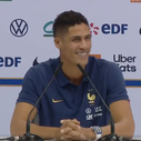 "Ce n'est pas Adil Rami !" : Raphaël Varane se moque de son ancien coéquipier en conférence de presse