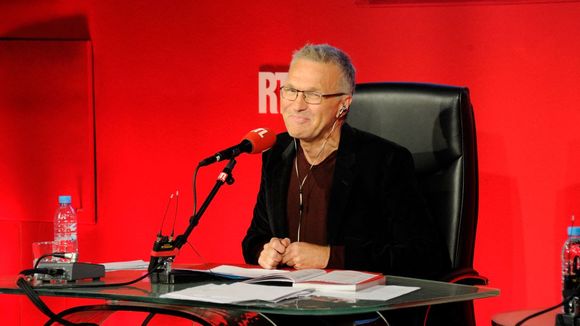 Laurent Ruquier s'excuse après avoir annoncé par erreur la mort d'une comédienne
 