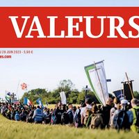 "Valeurs actuelles" : Deux journalistes virés après avoir participé à une vidéo du Youtubeur d'extrême droite Papacito