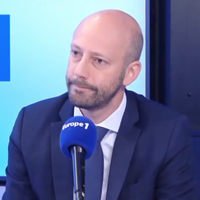 "Je respecte les journalistes !" : Stanislas Guérini défend Europe 1 et prend ses distances avec Pap Ndiaye