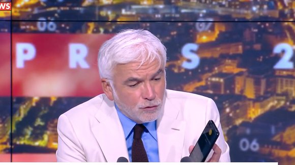 "Je n'ai jamais dit ça" : Pascal Praud et Huges Aufray démentent sur CNews leur information sur Renaud dévoilée sur Europe 1