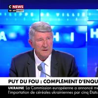 "Je suis fier d'avoir vu mon fils rembarrer tous ces chacals" : Philippe de Villiers répond à "Complément d'enquête" sur CNews