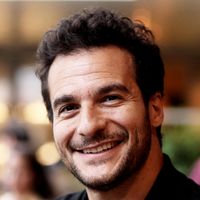 Amir devient acteur pour une série de TF1, "La belle et le boulanger"