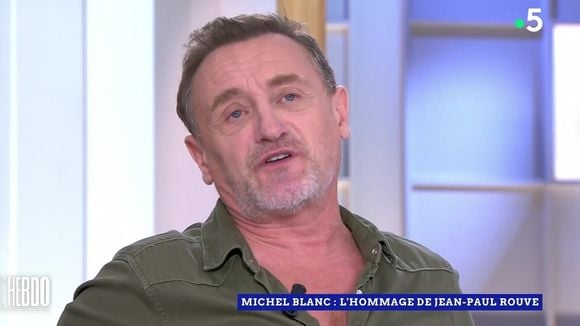 "Ça fait bizarre !" : Jean-Paul Rouve pris par l'émotion en rendant hommage à Michel Blanc dans "C l'hebdo" sur France 5