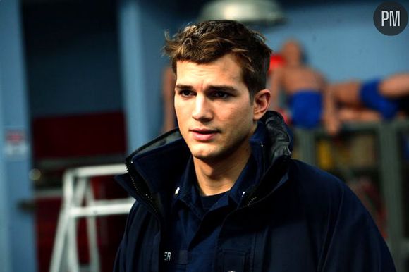 Ashton Kutcher dans "Coast Guards".