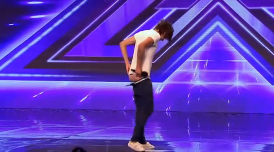 The X Factor un candidat anglais montre ses fesses au jury Puremedias