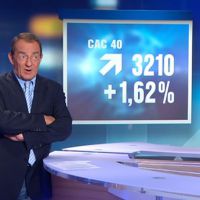 Zapping : Jean-Pierre Pernaut, debout et en jean au JT